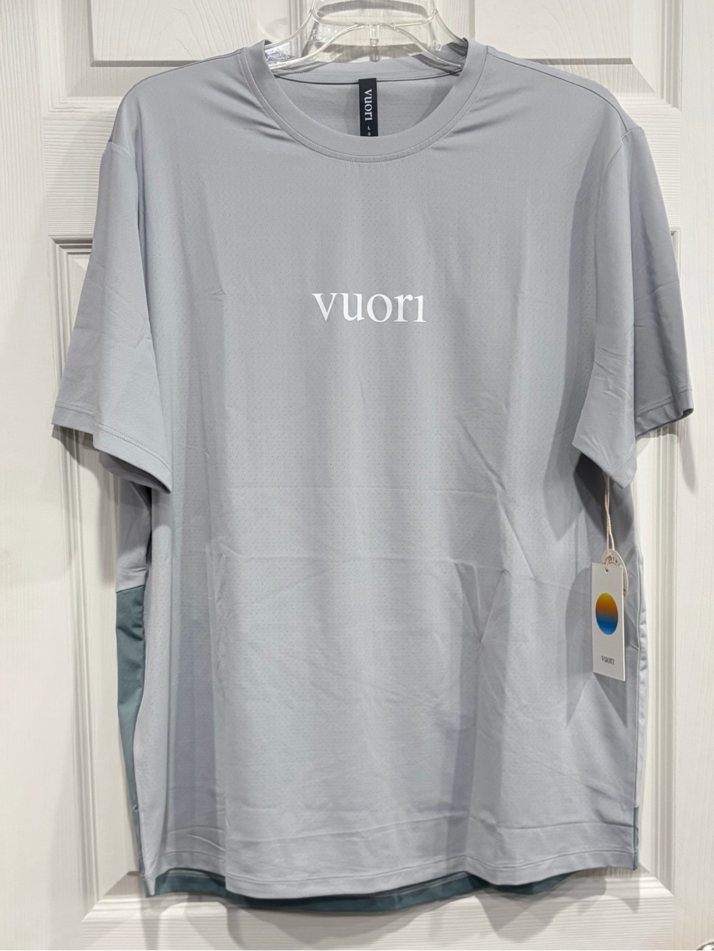 Vuori Men's Large Short Sleeve Viewpoint Performance Tee 2.0 Pro Sky Grey NWT